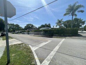 200 NE 110th St, Unit 200-210 in Miami, FL - Building Photo - Building Photo