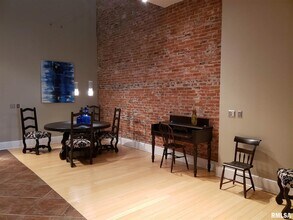 1623 2nd Ave, Unit 2 in Rock Island, IL - Foto de edificio - Building Photo