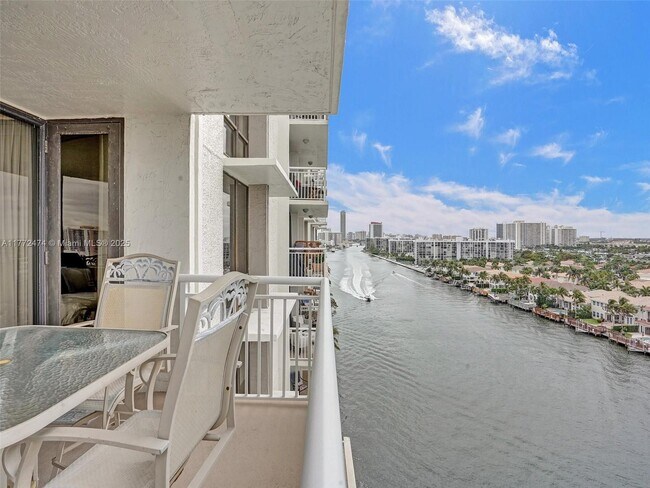 1600 S Ocean Dr in Hollywood, FL - Building Photo - Building Photo