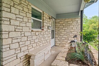 1422 Yorkshire Dr in Austin, TX - Building Photo - Building Photo