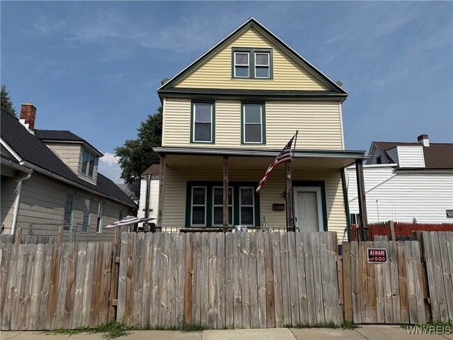 property at 11 Baynes St