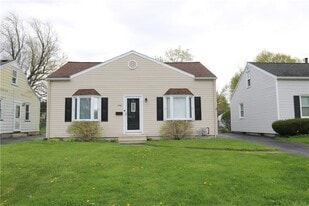 175 English Rd in Rochester, NY - Building Photo