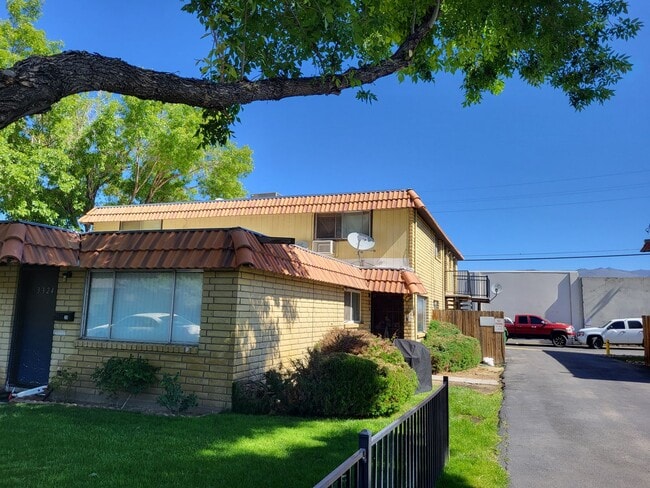 property at 3324 Woodside Dr