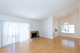 183 Cerco Rosado in San Marcos, CA - Building Photo - Building Photo