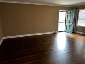 3646 Walnut Grove Rd in Memphis, TN - Building Photo - Building Photo