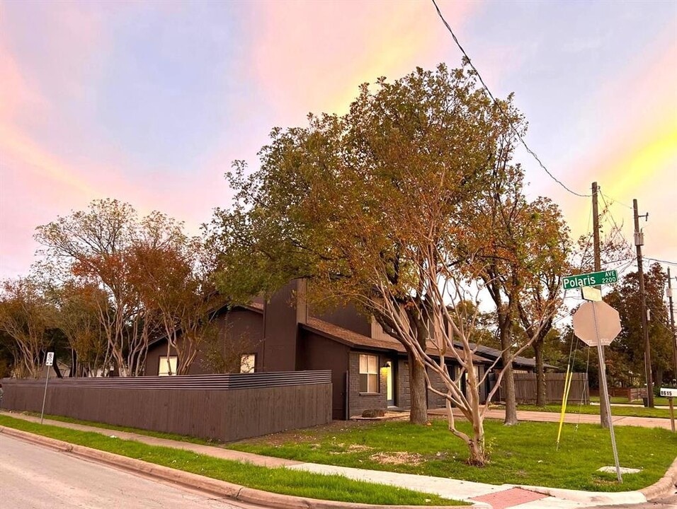 8615 Bowling Green Dr in Austin, TX - Building Photo