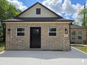 7830 Woodlyn Rd in Houston, TX - Building Photo - Building Photo