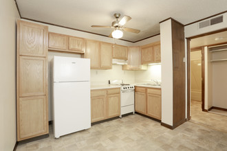 Cedar Point Apartments in Springfield, IL - Building Photo - Interior Photo