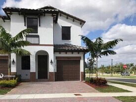 8878 NW 103rd Ave in Doral, FL - Building Photo