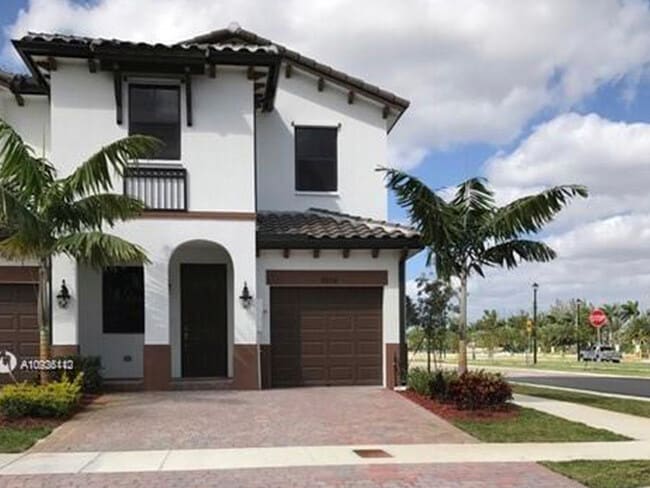 8878 NW 103rd Ave