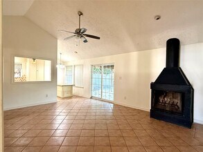 6927 Windy Pines Dr in Spring, TX - Foto de edificio - Building Photo
