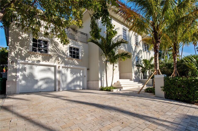 property at 797 Ridgewood Rd
