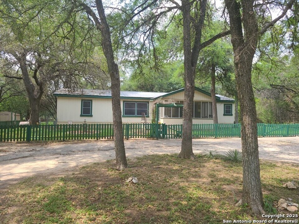 18861 FM 2252 in San Antonio, TX - Building Photo