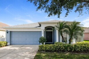 1106 Summer Breeze Dr in Brandon, FL - Building Photo