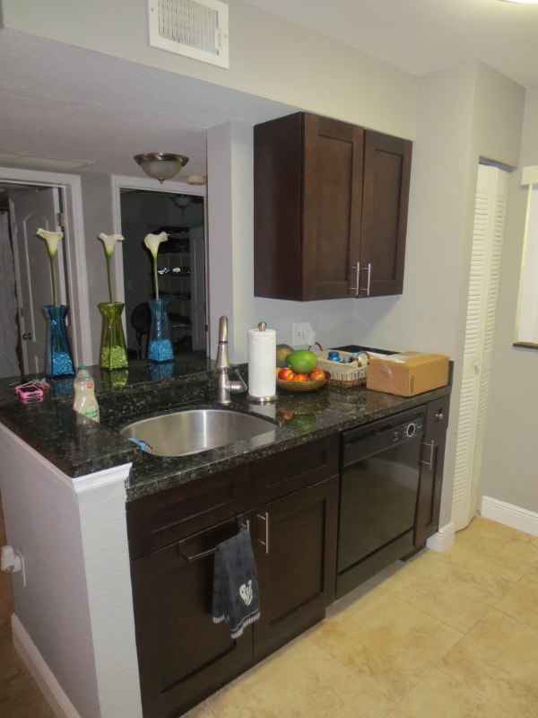 2811 N Oakland Forest Dr in Oakland Park, FL - Foto de edificio - Building Photo