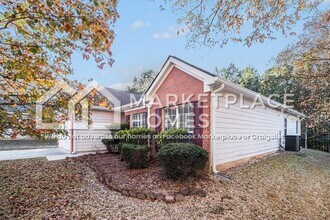 10143 Deep Creek Dr in Union City, GA - Building Photo - Building Photo