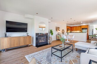 2026 Fairview Ave E in Seattle, WA - Foto de edificio - Building Photo