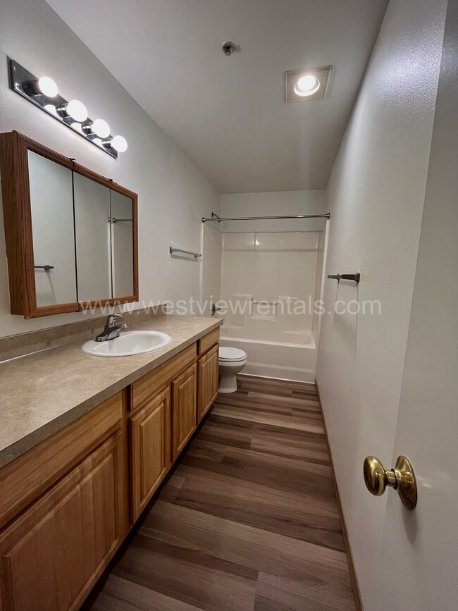 Broadway Apartments in Bellingham, WA - Building Photo - Building Photo