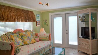 112 77th St in Holmes Beach, FL - Building Photo