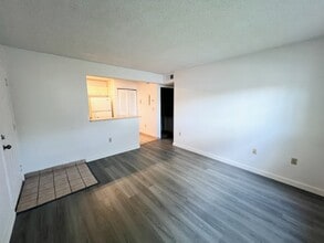 350 Palm Cir W in Pembroke Pines, FL - Foto de edificio - Building Photo