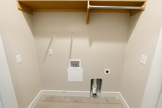 8182-8184 E 34th Ct S in Wichita, KS - Building Photo - Building Photo