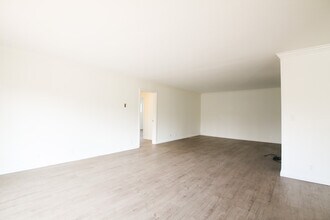 14306 Riverside Dr in Los Angeles, CA - Foto de edificio - Building Photo