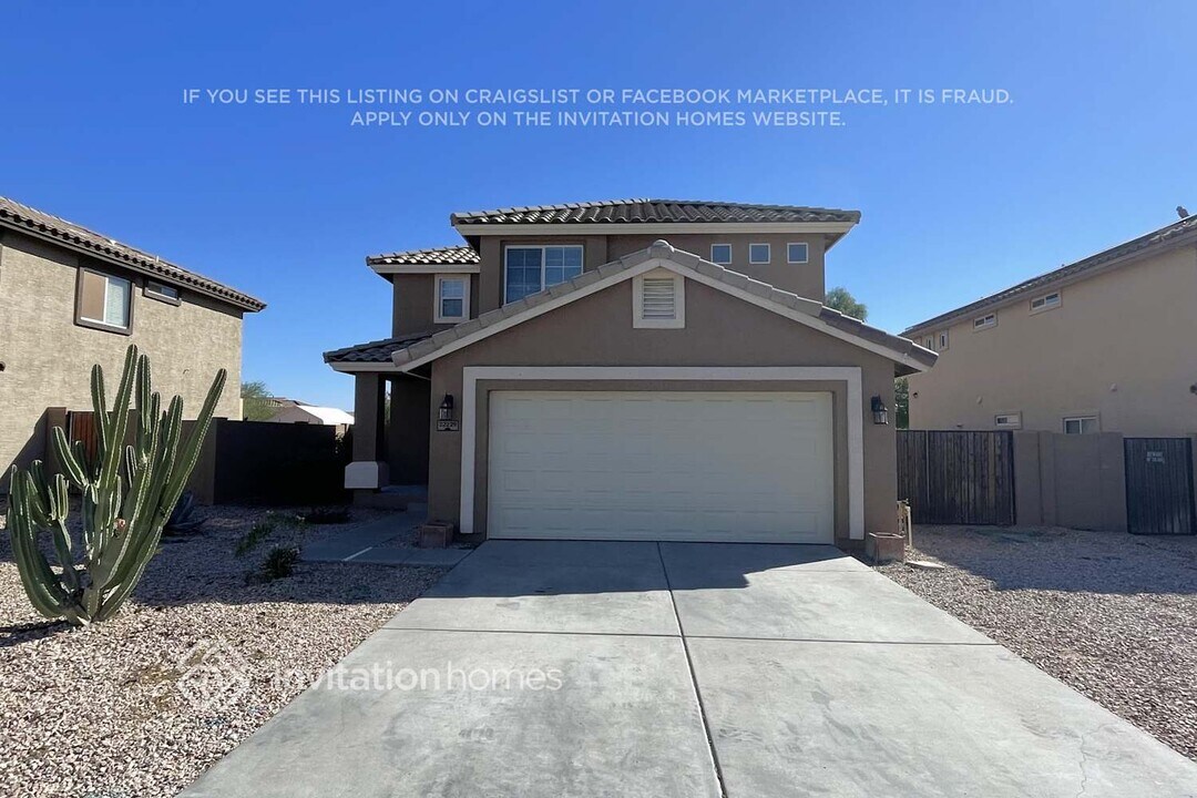 22229 W Devin Dr in Buckeye, AZ - Foto de edificio