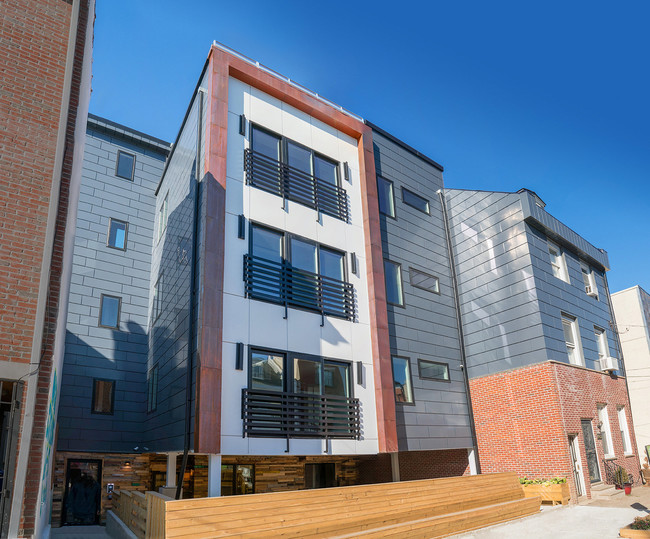 938 New Market in Philadelphia, PA - Building Photo - Building Photo