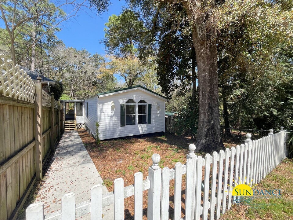 433 Hickory Ave in Niceville, FL - Building Photo