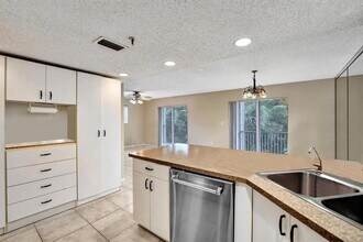 9470 Tangerine Pl, Unit 301 in Davie, FL - Building Photo - Building Photo