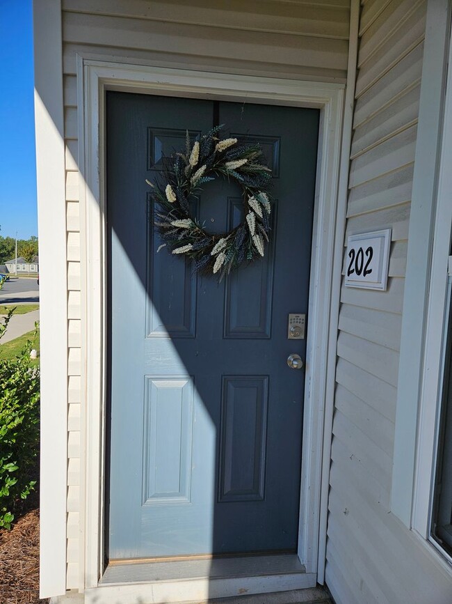 202 Chandler Ct in Sanford, NC - Building Photo - Building Photo