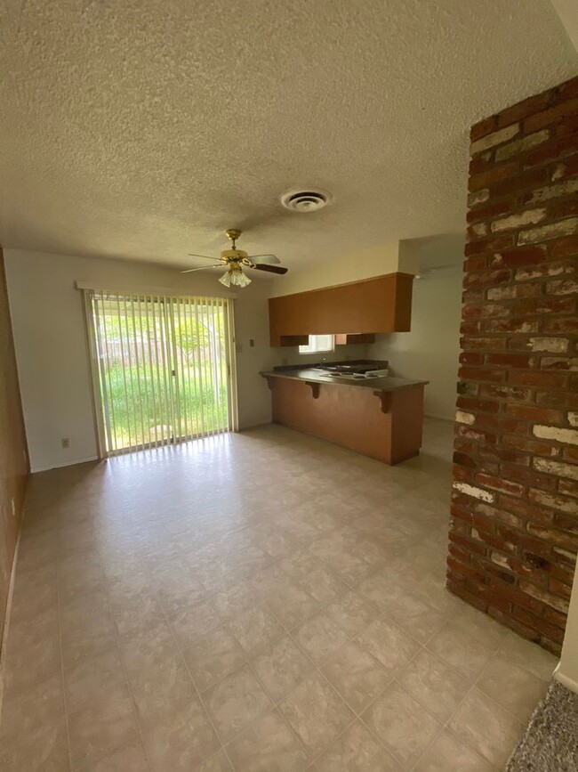 6518 Leonard Dr in Redding, CA - Building Photo - Building Photo