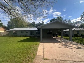 110 Jones St in Bastrop, TX - Building Photo