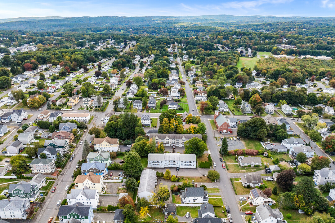 895 Hamilton Ave in Waterbury, CT - Building Photo