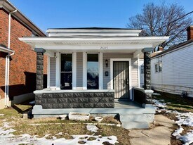 2407 W Jefferson St in Louisville, KY - Building Photo