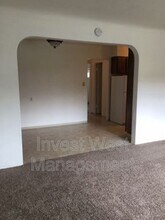 1944 Hudson St in Longview, WA - Foto de edificio - Building Photo