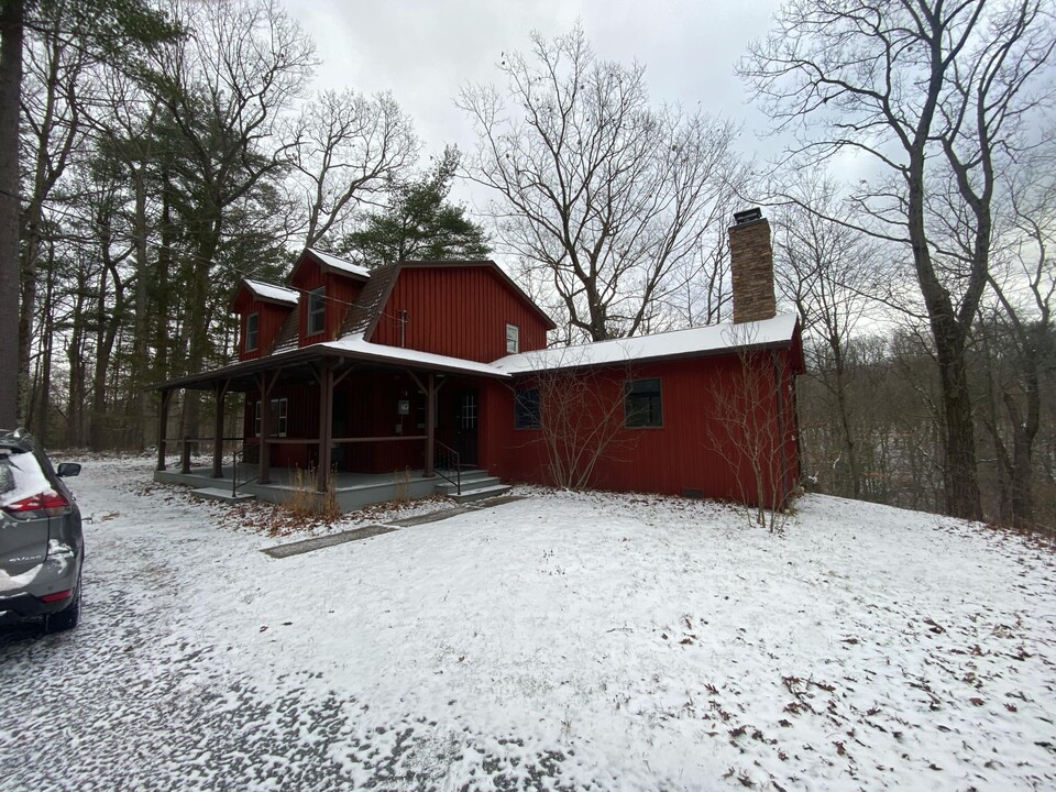 8179 E Turkey Hollow in Honeoye, NY - Building Photo