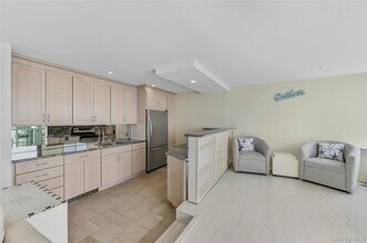 265 Dune Rd in Westhampton Beach, NY - Building Photo - Building Photo