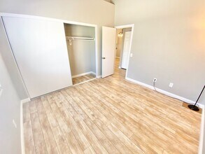 2153 Jade Creek St in Las Vegas, NV - Foto de edificio - Building Photo