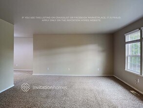 37462 18th Ave S in Federal Way, WA - Foto de edificio - Building Photo