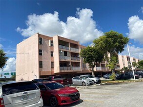 1900 W 68th St in Hialeah, FL - Building Photo - Building Photo