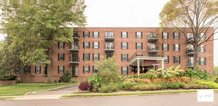 Algonquin Apartments in Webster Groves, MO - Foto de edificio - Building Photo