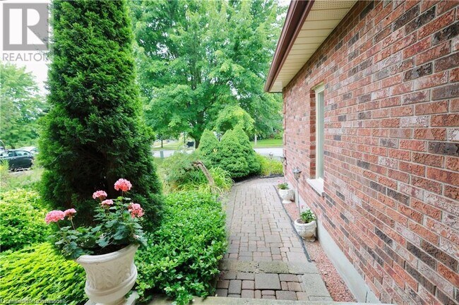 172 Woodbend Crescent in Waterloo, ON - Building Photo - Building Photo