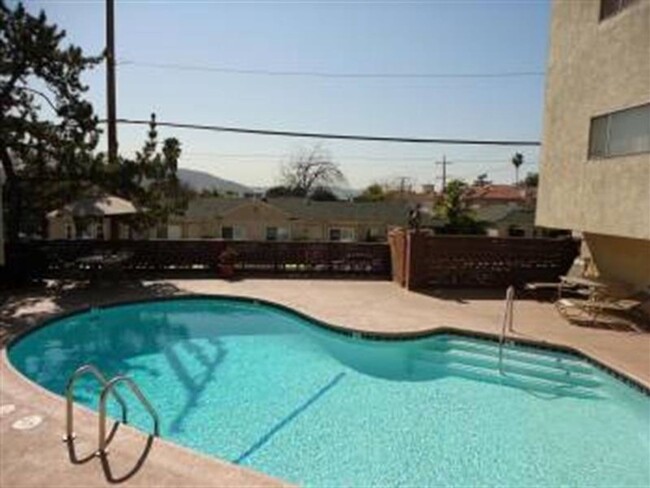 520 South Sixth St in Burbank, CA - Building Photo - Building Photo