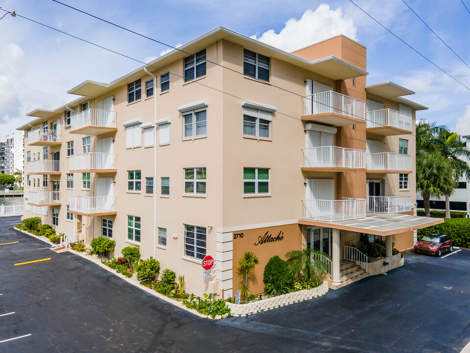 Attache Gardens Apartments in Hollywood, FL - Foto de edificio