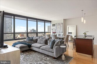 2101 Market St in Philadelphia, PA - Building Photo - Building Photo