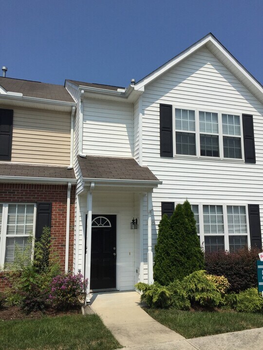 8605 London Park Ct in Raleigh, NC - Building Photo