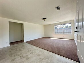 1751 Waters Ave in Mckinleyville, CA - Building Photo - Building Photo