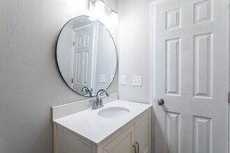 894 Ormewood Ave SE, Unit 2 in Atlanta, GA - Foto de edificio - Building Photo