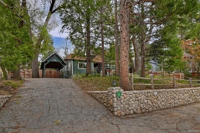 295 Sunset Dr in Lake Arrowhead, CA - Foto de edificio - Building Photo